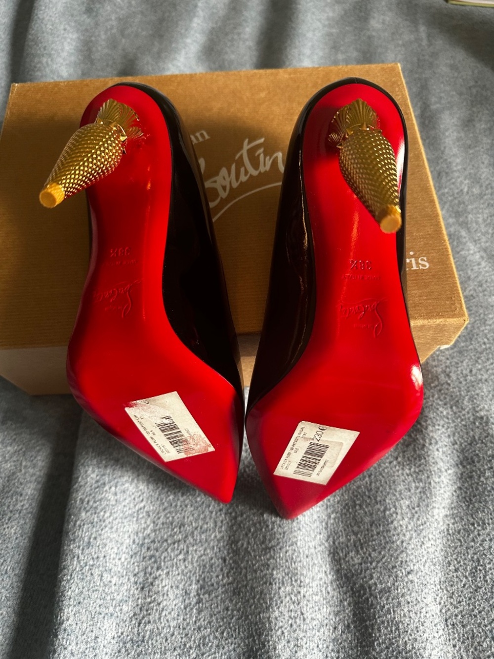 Christian Louboutin Black Patent Leather Lipchick Pumps EU 38.5 - Picture 2 of 6
